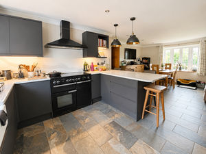 Kitchen Diner - click for photo gallery